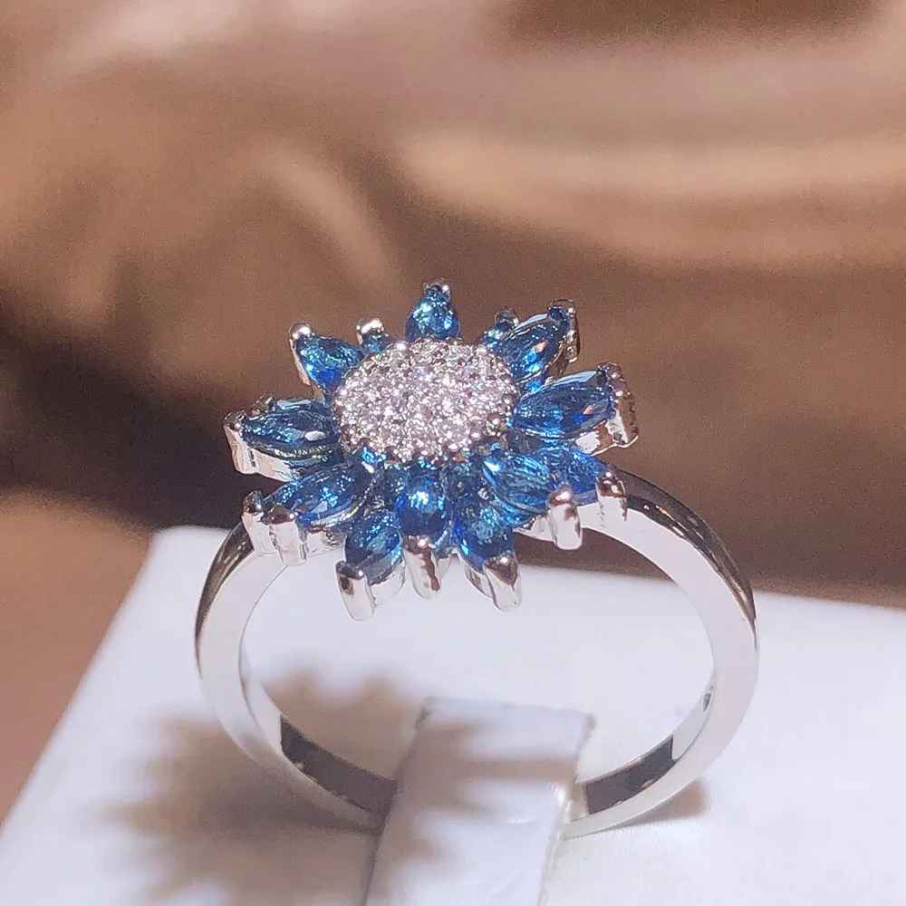 Brilliant Sunflower Shape Ring