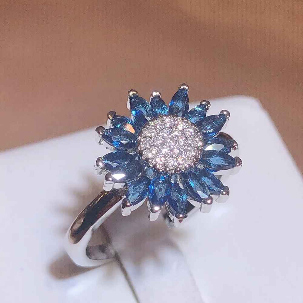 Brilliant Sunflower Shape Ring